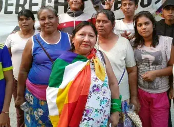 Irene Cari, (pictured centre).